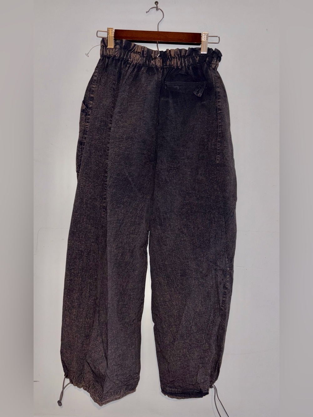 Urban Outfitters Crinkle Cargo Barrel Parachute Pants sz S NEW! - Picture 2 of 10